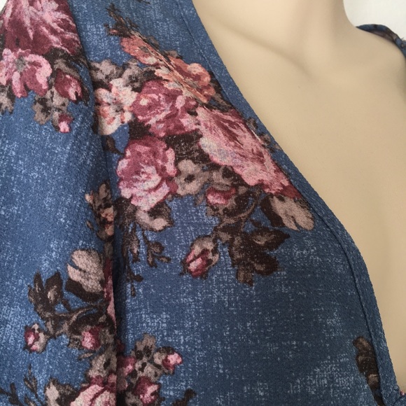 Boho Floral Crop Top & Hollister Short Shorts - Picture 3 of 8